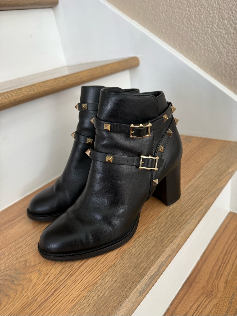 VALENTINO GARAVANI Rockstud Black Bootie Size 36 MSRP $1,375